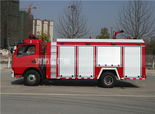 4噸東風(fēng)多利卡單排座水罐消防車