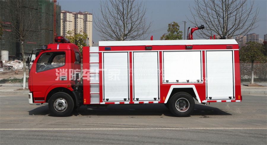 高性價比東風(fēng)4噸水罐消防車