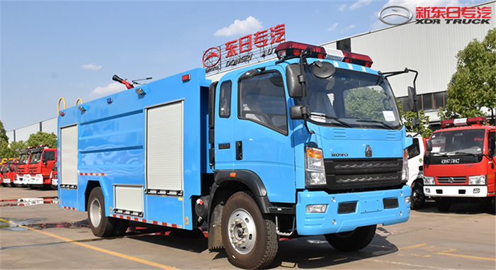 歐洲用戶(hù)：訂購(gòu)藍(lán)色重汽單橋8噸水罐消防車(chē)